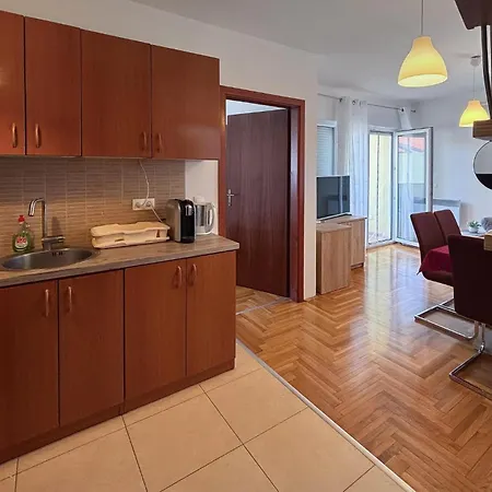 Appartement Amazing In With House Sea View Jadranovo